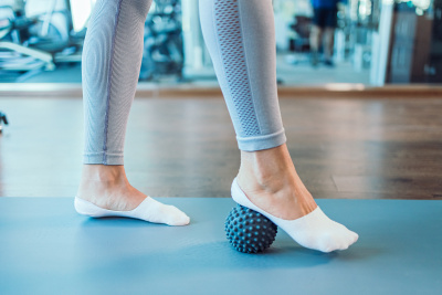 Мяч массажный 9 см серый (без цветной коробки)